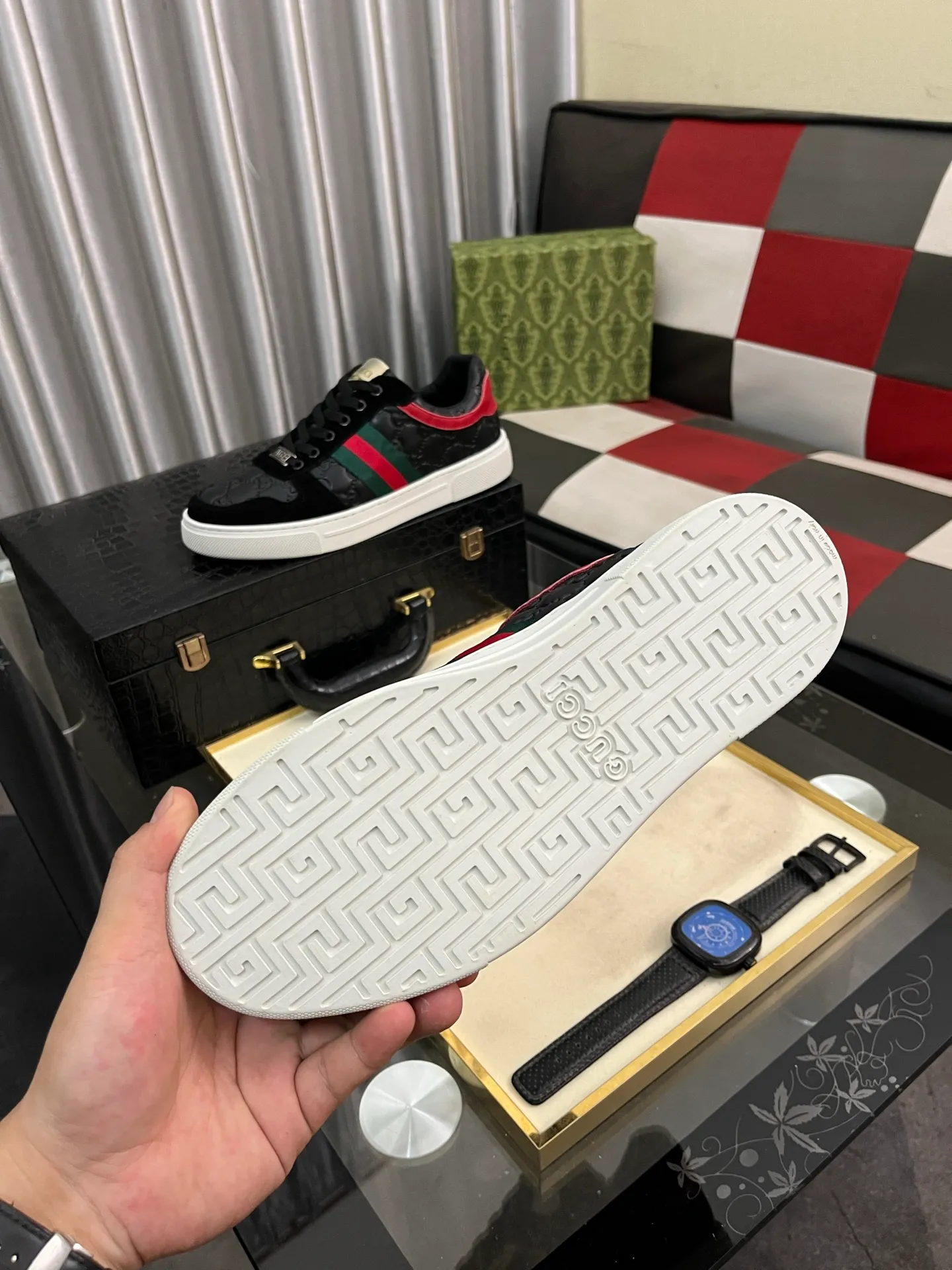 Men's Men's Shoes💰440⌚️⌚️【GUCCI】Gucci men's latest white shoe series casual shoes! The official website is built 1:1. Upper: Made of imported cowhide, with electric embroidery ➕Inner lining: Made of high-quality first-layer pigskin, soft and comfortable. Picky material selection and exquisite workmanship give you the best enjoyment. Size: 38-44 yards, 3️⃣ colors available.